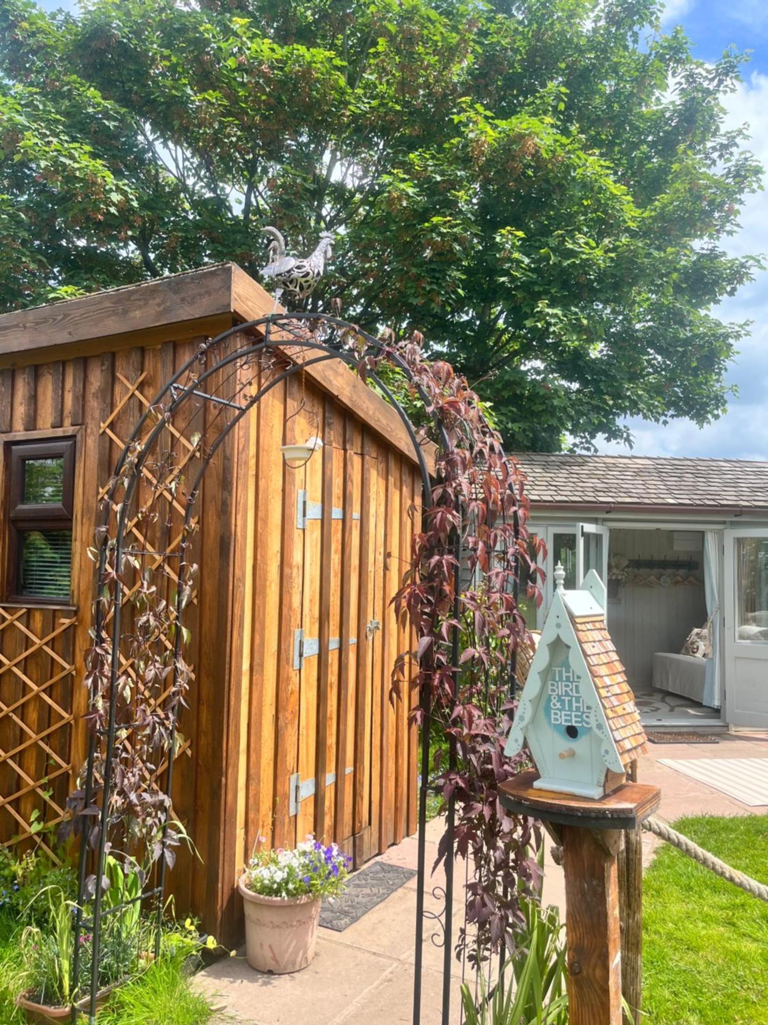 Birds And The Bees Summer House Endon Bagian luar foto