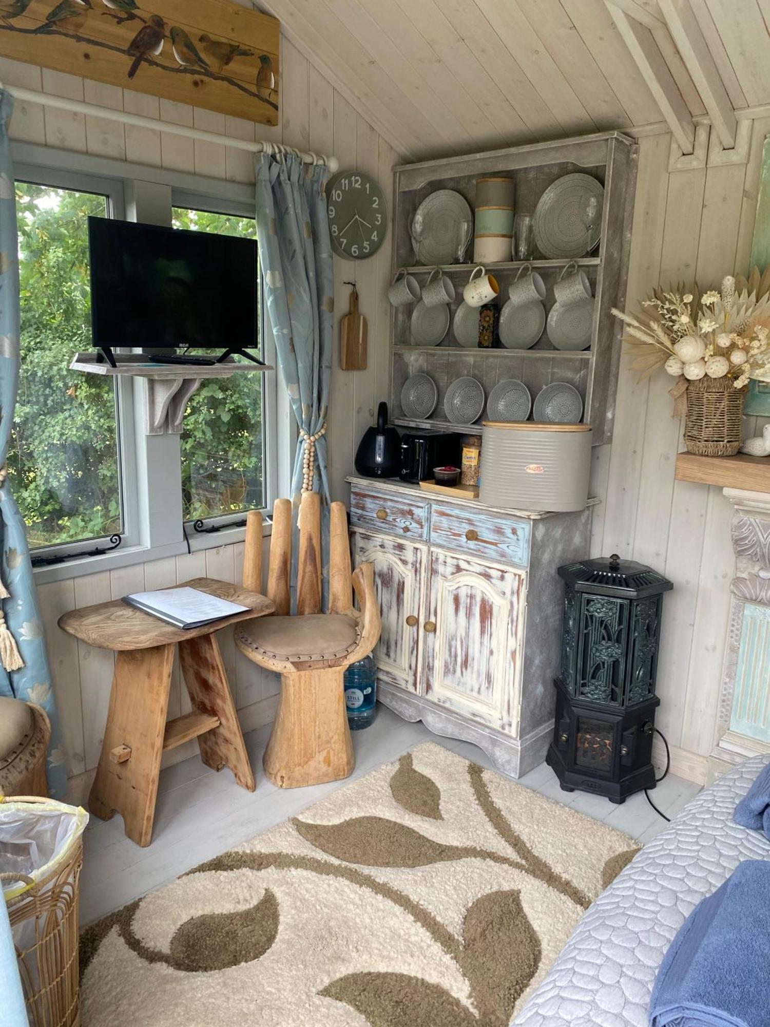 Birds And The Bees Summer House Endon Bagian luar foto