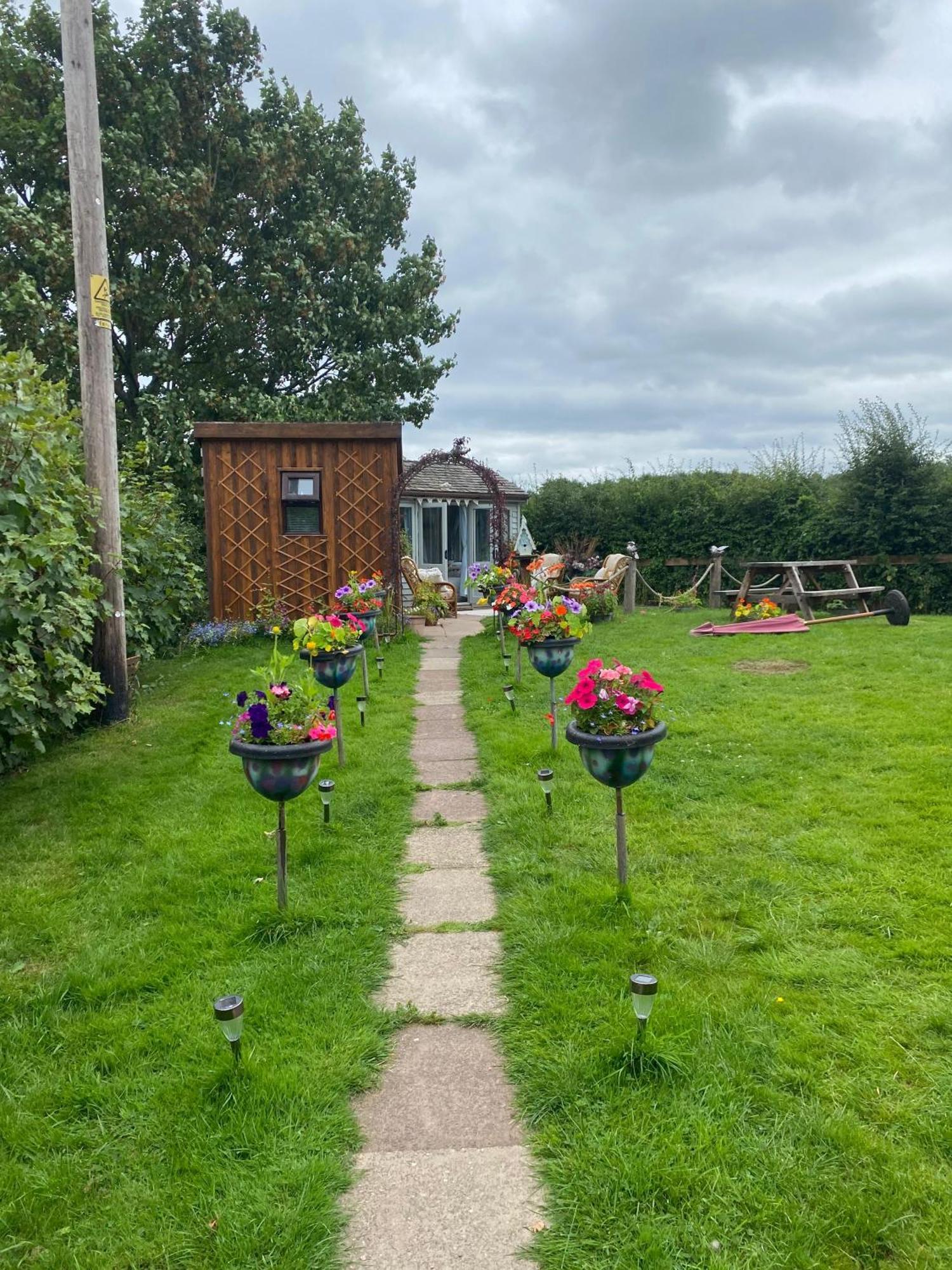 Birds And The Bees Summer House Endon Bagian luar foto